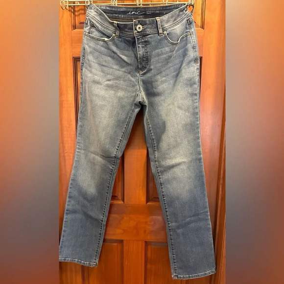 Inc international concepts straight leg curvy fit blue jeans.  Like new sz 6 - Picture 1 of 4